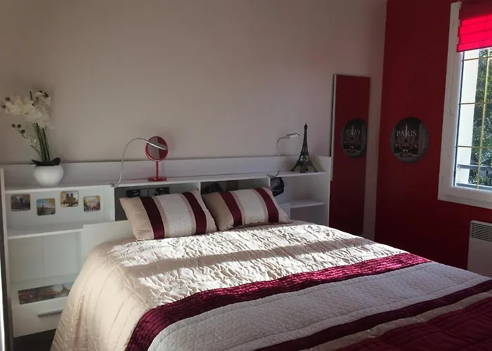 Au Levrier De Chessy Bed & Breakfast photo