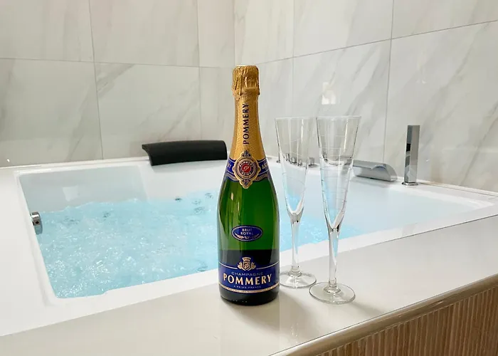 L'Escapade Romantique - Chambre Moderne Jaccuzi Guermantes photo